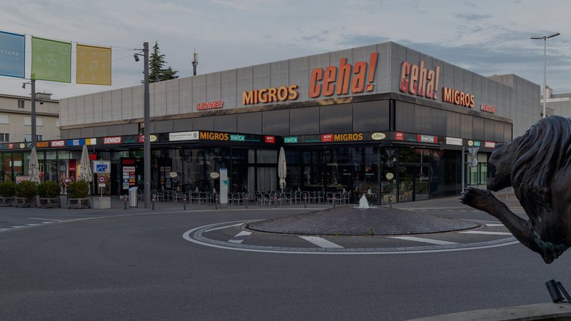 Foto: Einkaufszentrum mit Supermarkt am Löwenplatz in Kreuzlingen — Symbolbild aus dem Bildpool der Rubrik, nicht vom Ereignis selbst.