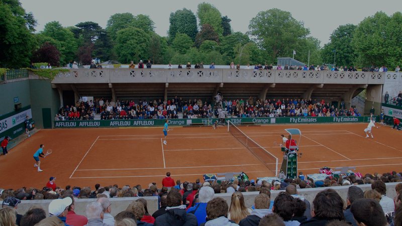 Doppelpaarung auf dem Tennisplatz (Foto: Carine06 from UK, CC BY-SA 2.0).